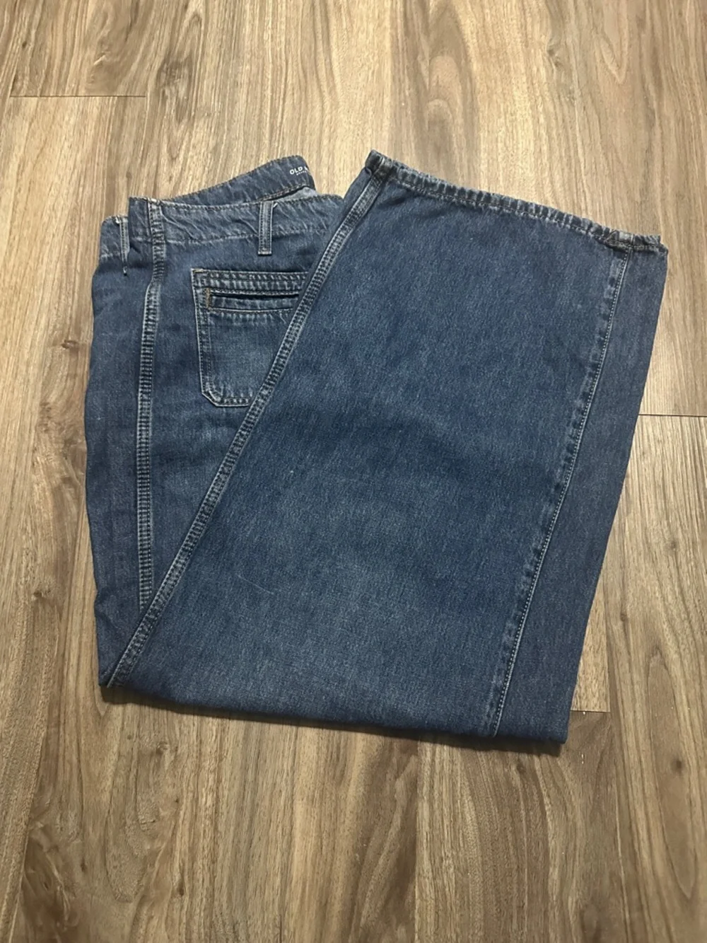 Old Navy High-Rise Baggy Wide Leg Jeans in Medium Blue. - Picture 11 of 11